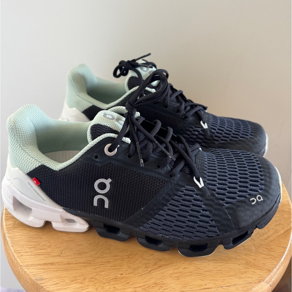 On Cloud Running Shoes - ON HOLD FOR @dbhinojos